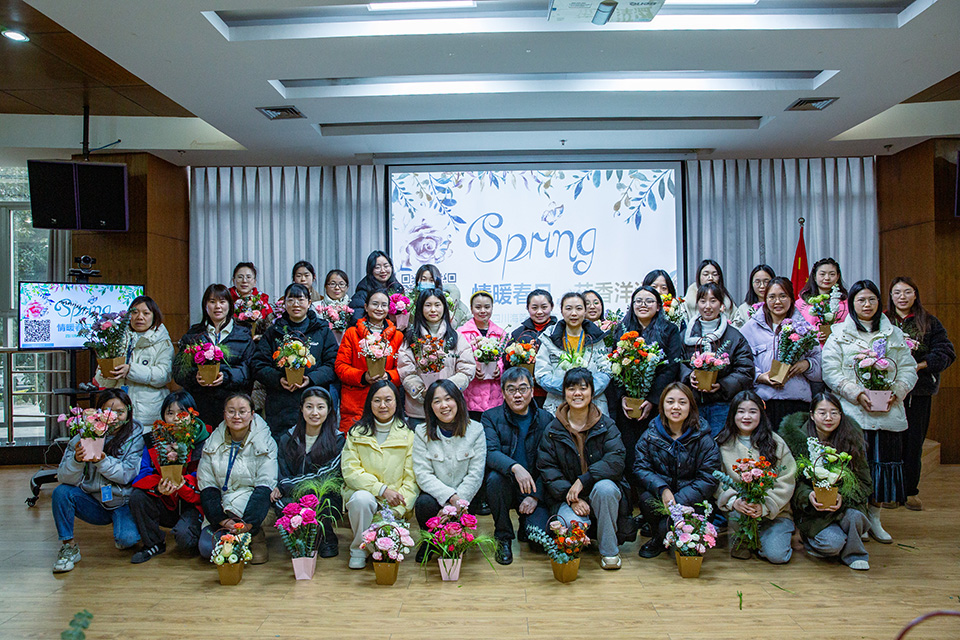 巾帼心向党·花香绽芳华|MK在线平台-MK(中国)
开展庆“三八”妇女节暨主题党日活动